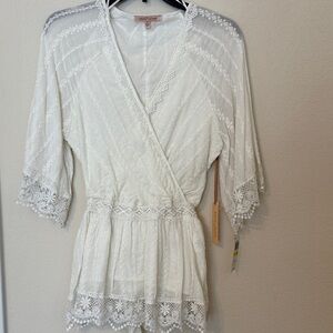 Gibson Latimer White Lace Wrap Tunic